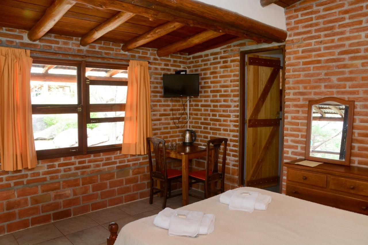 La Toma Complejo De Montana - Cabanas Y Habitaciones En Hosteria Mina Clavero Eksteriør billede